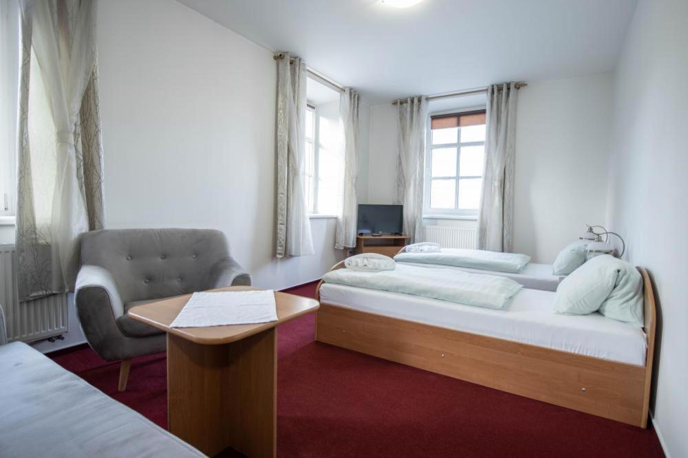 Postel nebo postele na pokoji v ubytování Hotel Zámeček Raspenava