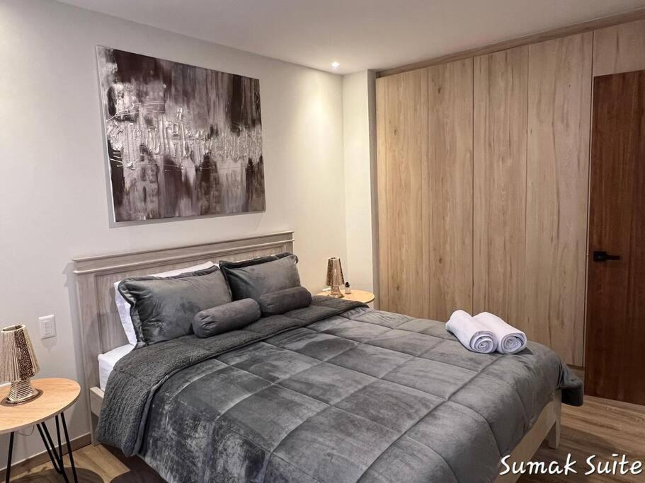 Postel nebo postele na pokoji v ubytování Sumak Suite
