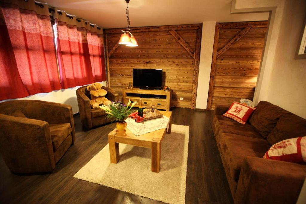 a living room with a couch and a teddy bear at Les Chalets D'adrien - 3 Pièces pour 6 Personnes 94 in Valloire