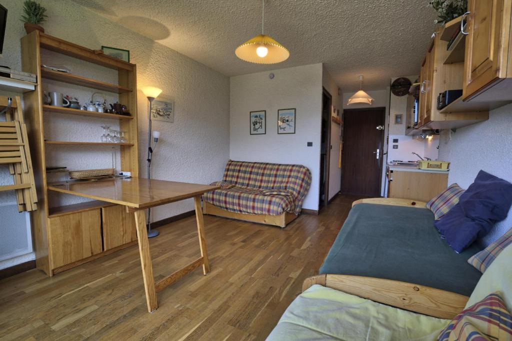 Photo de la galerie de l'établissement Résidence Les Alpages - Studio skis aux pieds dans une résidence avec piscine extérieure et tennis MAE-2824, à Notre-Dame-de-Bellecombe