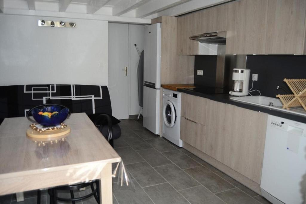 Kuchyň nebo kuchyňský kout v ubytování Résidence Maisons De La Plage - Magnifique villa pour 6 personnes entre plage et centre à Port Leucate. Réf: 1MPL_137J MAE-6464