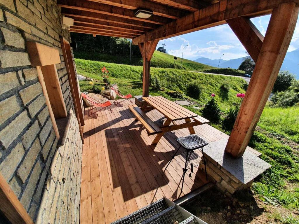 Photo de la galerie de l'établissement Chalet Le Valentin - Appartement de charme, proche piste et centre village MAE-3304, à Crest-Voland