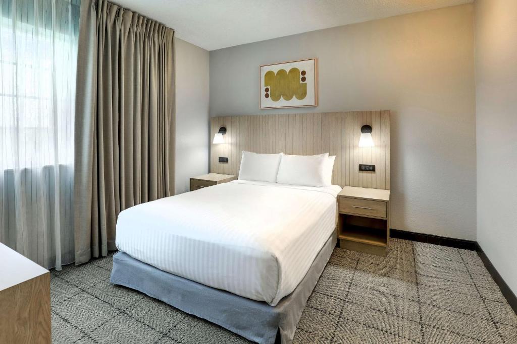 Sonesta Simply Suites Miami Airport Doral photo