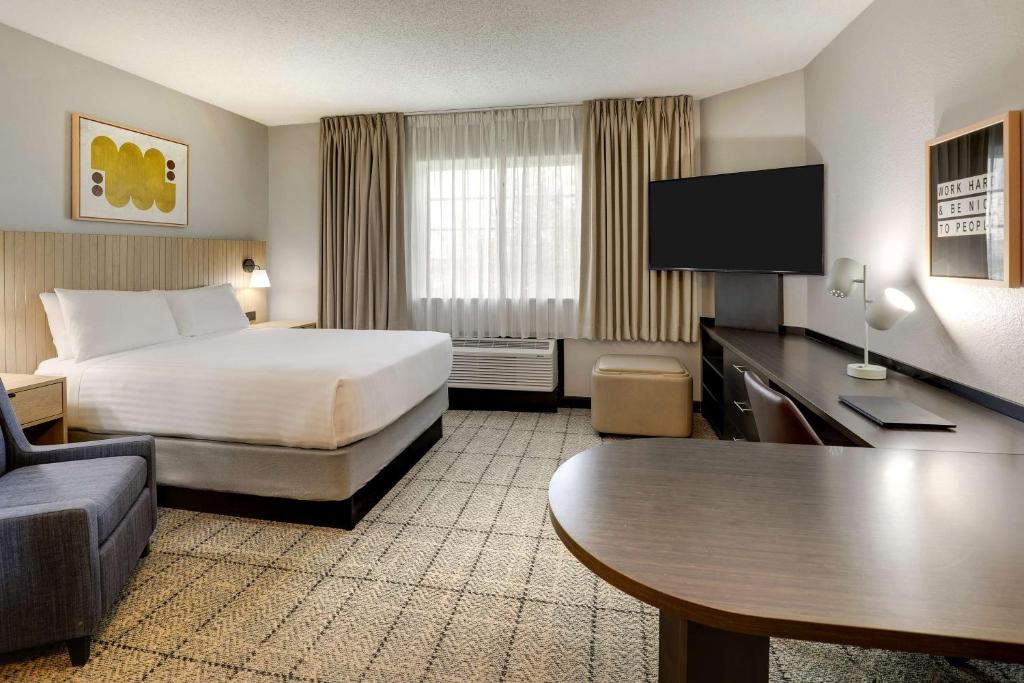 Sonesta Simply Suites Miami Airport Doral - Studio Queen Suite - Hearing Accessible
