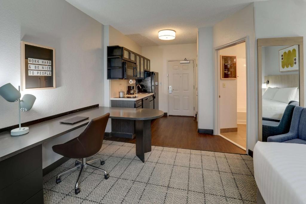 Sonesta Simply Suites Miami Airport Doral - Studiosuite Met Queensize Bed
