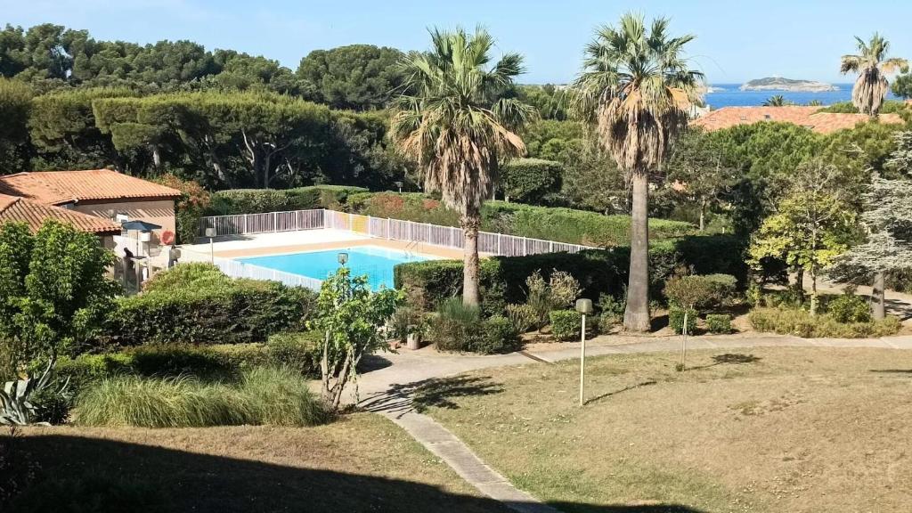 Photo de la galerie de l'établissement Résidence Marines D'aryana - T2 vue sur la piscine a proximité de la Plage MAE-8124, à Six-Fours-les-Plages