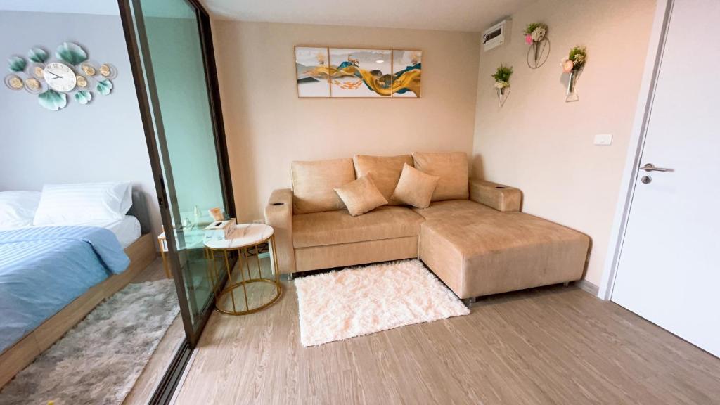 Posezení v ubytování Resort Style Room Suksawat 64 Bangkok ND