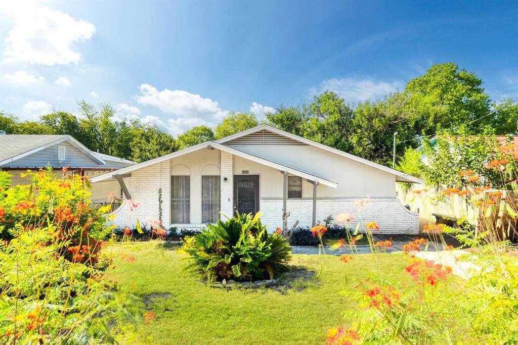 SAT Airport, 4 BdRms, Large Group, Wheelchair, San Antonio