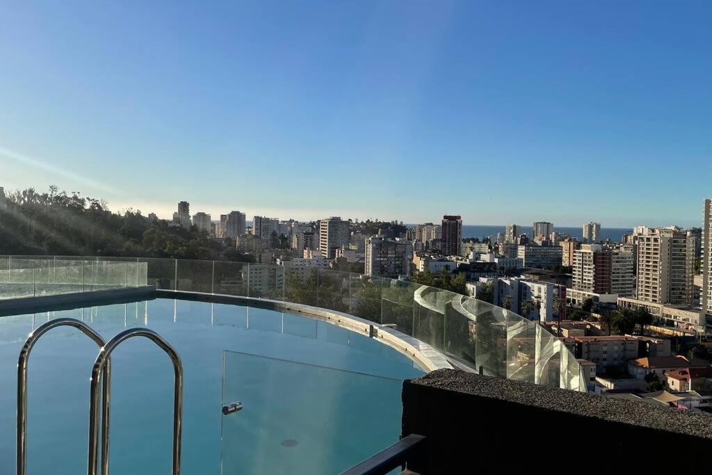 Бассейн в Departamento nuevo en Viña del Mar или поблизости