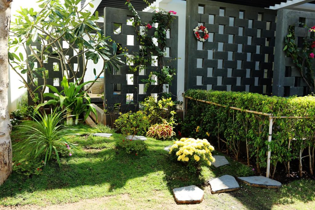 Zahrada ubytování Villa Biển - Oceanami Resort Long Hải