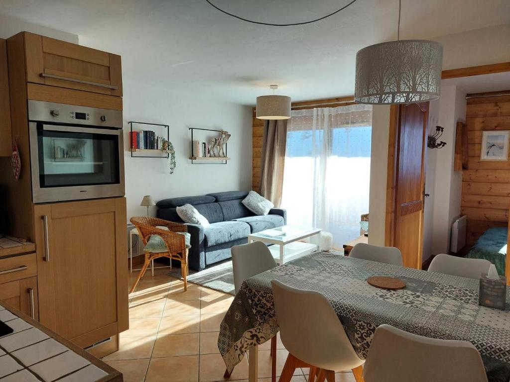 Zdjęcie z galerii obiektu Résidence L'iseran - Charmant appartement de 3 pièces dans une résidence proche des pistes dans le quartier du Chantel. MAE-5324 w mieście Arc 1800