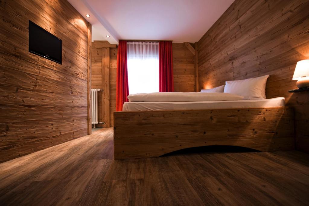 Postel nebo postele na pokoji v ubytování Arosa Vetter Hotel