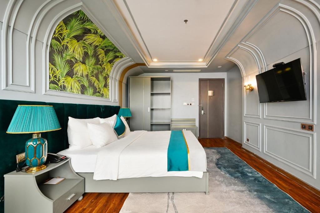Studio Suite Bathtub City View