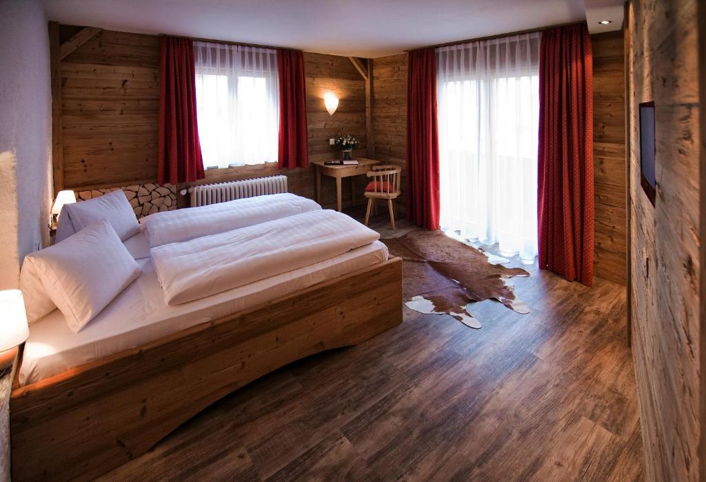 Postel nebo postele na pokoji v ubytování Arosa Vetter Hotel