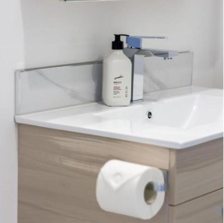 2 bedroom Central Christchurch hub - Resim 23