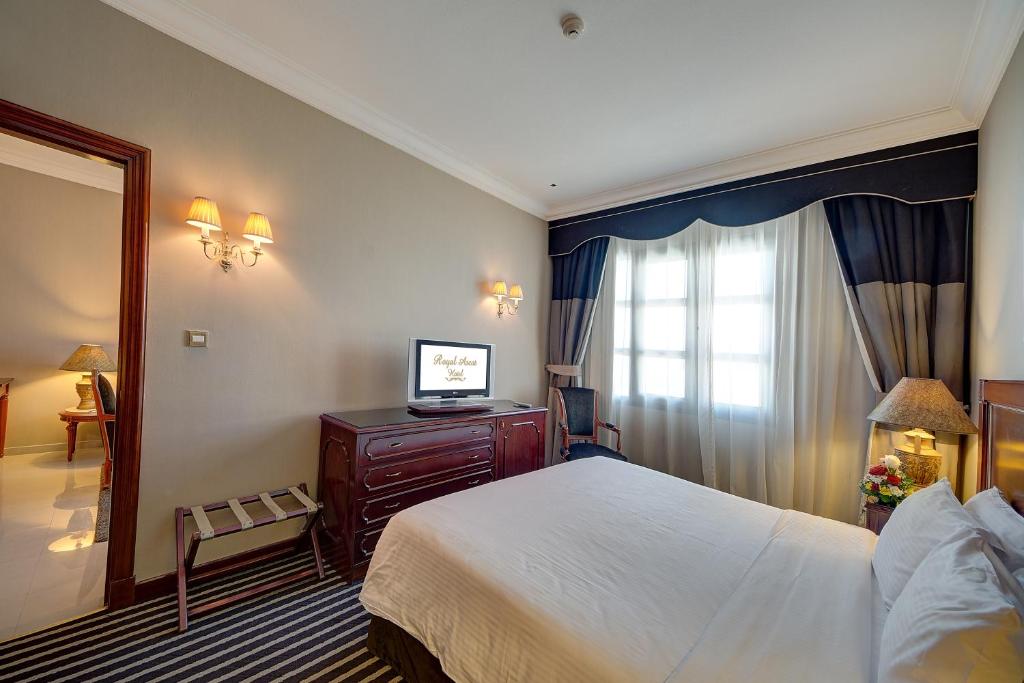 Royal Ascot Hotel - Deluxe Suite