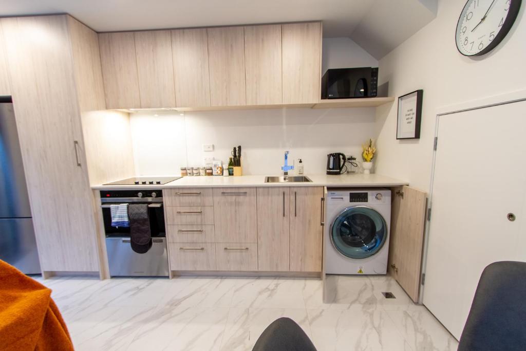 2 bedroom Central Christchurch hub - Resim 11
