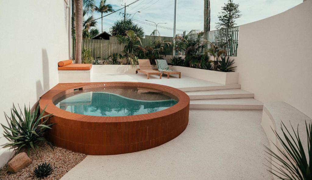 a swimming pool in the middle of a patio at The Cheshire Cat Motel in Gold Coast