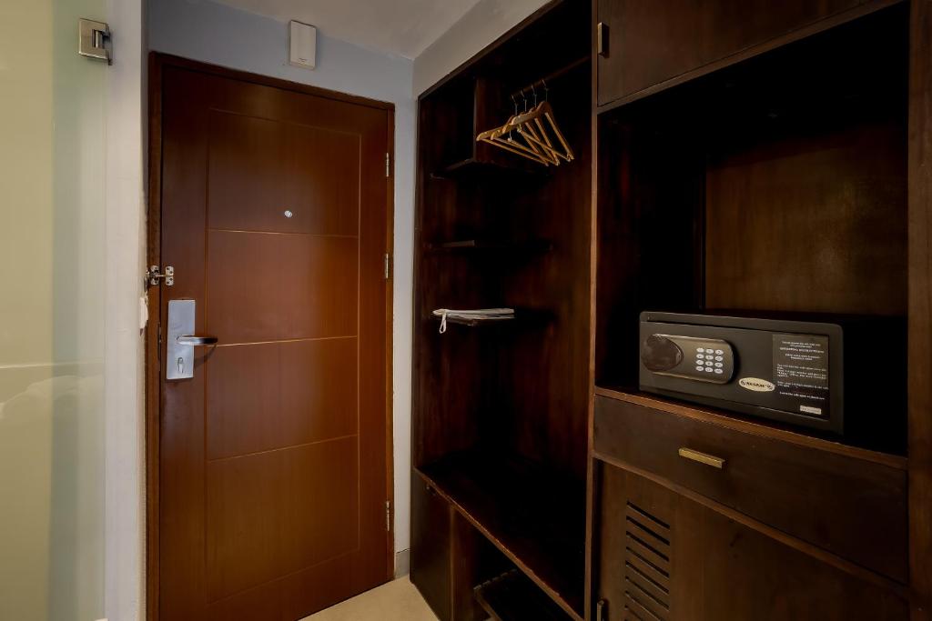 Fourteen Roses Boutique Hotel, Kuta - 9