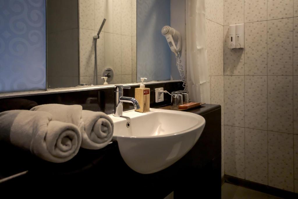 Fourteen Roses Boutique Hotel, Kuta - 3