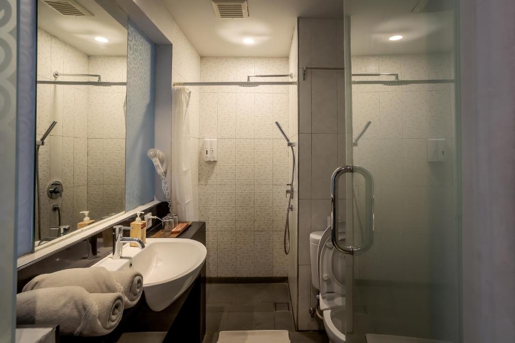 Fourteen Roses Boutique Hotel, Kuta - 8