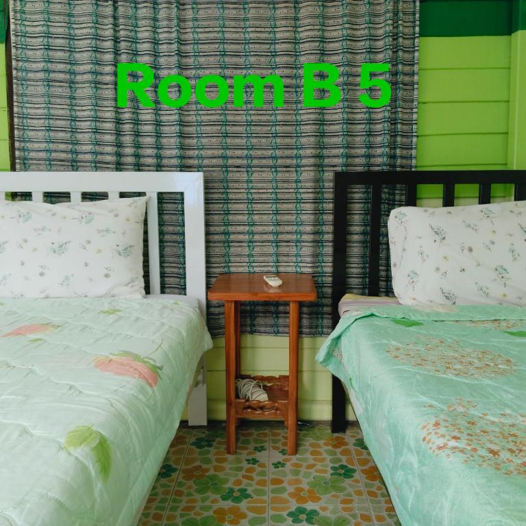 Postel nebo postele na pokoji v ubytování Ban Kru Ae HomeHostel