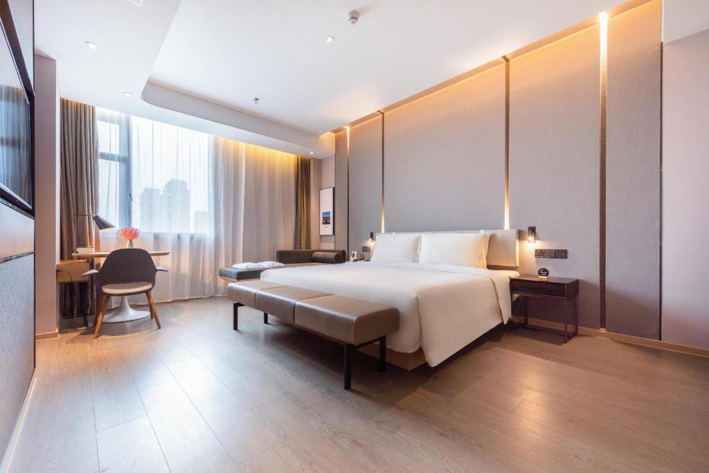 Postel nebo postele na pokoji v ubytování Atour Hotel Shenzhen Guangming New City