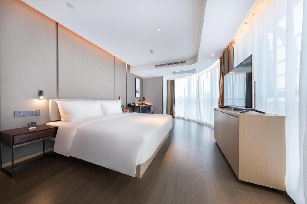 Postel nebo postele na pokoji v ubytování Atour Hotel Foshan Shunde Happy Coast