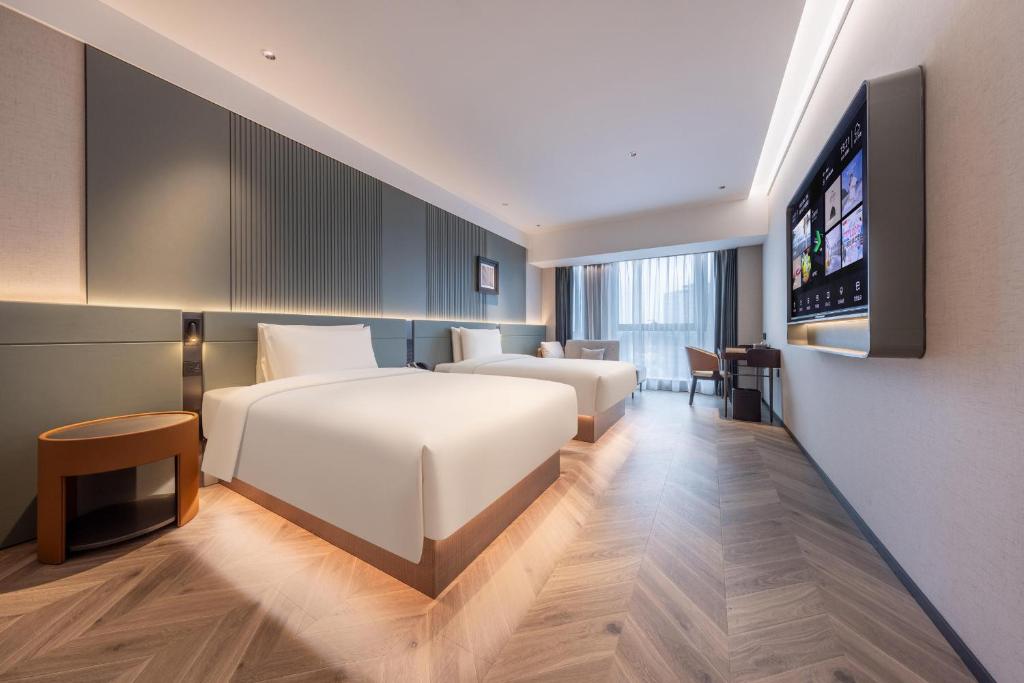TV a/nebo společenská místnost v ubytování Atour S Hotel Shenzhen Luohu Shuibei