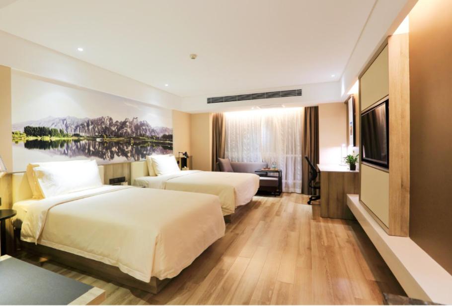 Postel nebo postele na pokoji v ubytování Atour Hotel Xi'an Xixian Vientiane City