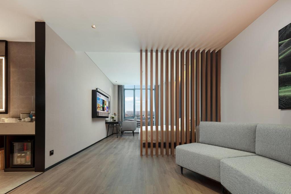 TV a/nebo společenská místnost v ubytování Atour Hotel Foshan Chancheng Zhangcha