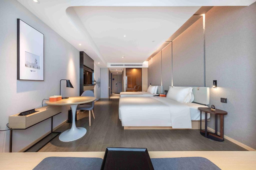 Postel nebo postele na pokoji v ubytování Atour Hotel Foshan Shunde Happy Coast