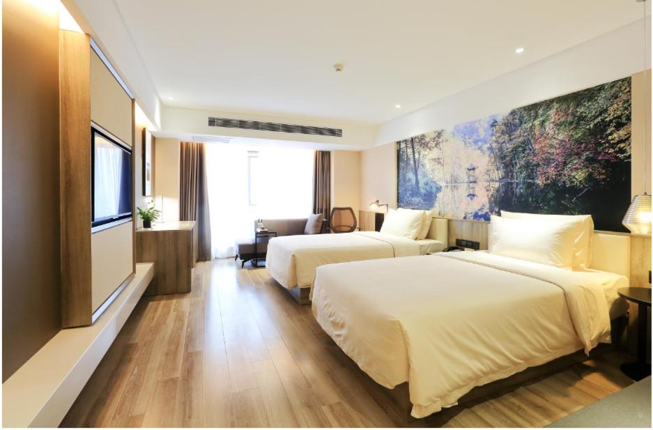 Postel nebo postele na pokoji v ubytování Atour Hotel Xi'an Xixian Vientiane City