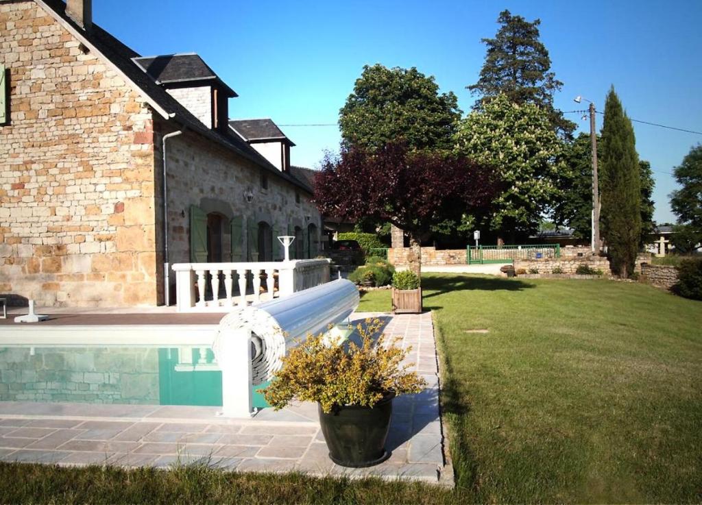 Κήπος έξω από το Gîte de France La deymie 3 épis - Gîte de France 6 personnes MAE-6404