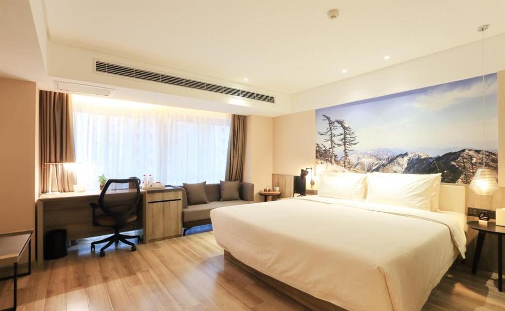 Postel nebo postele na pokoji v ubytování Atour Hotel Xi'an Xixian Vientiane City