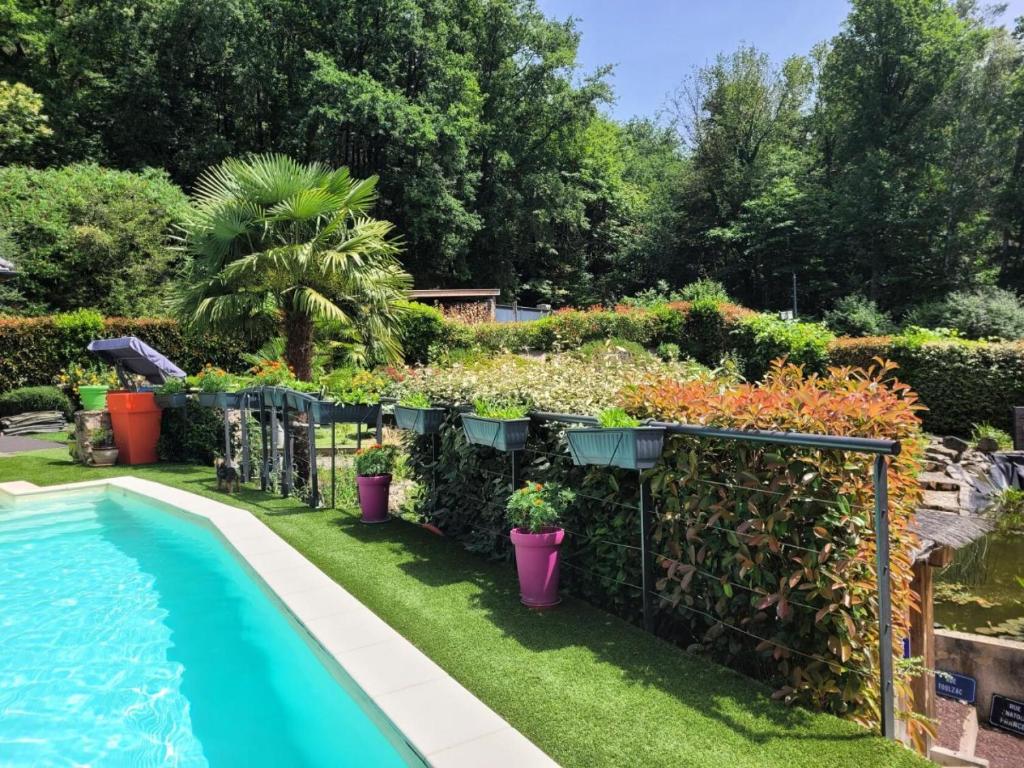 Κήπος έξω από το Gîte de France Gite capucine 2 épis - Gîte de France 2 personnes MAE-6564