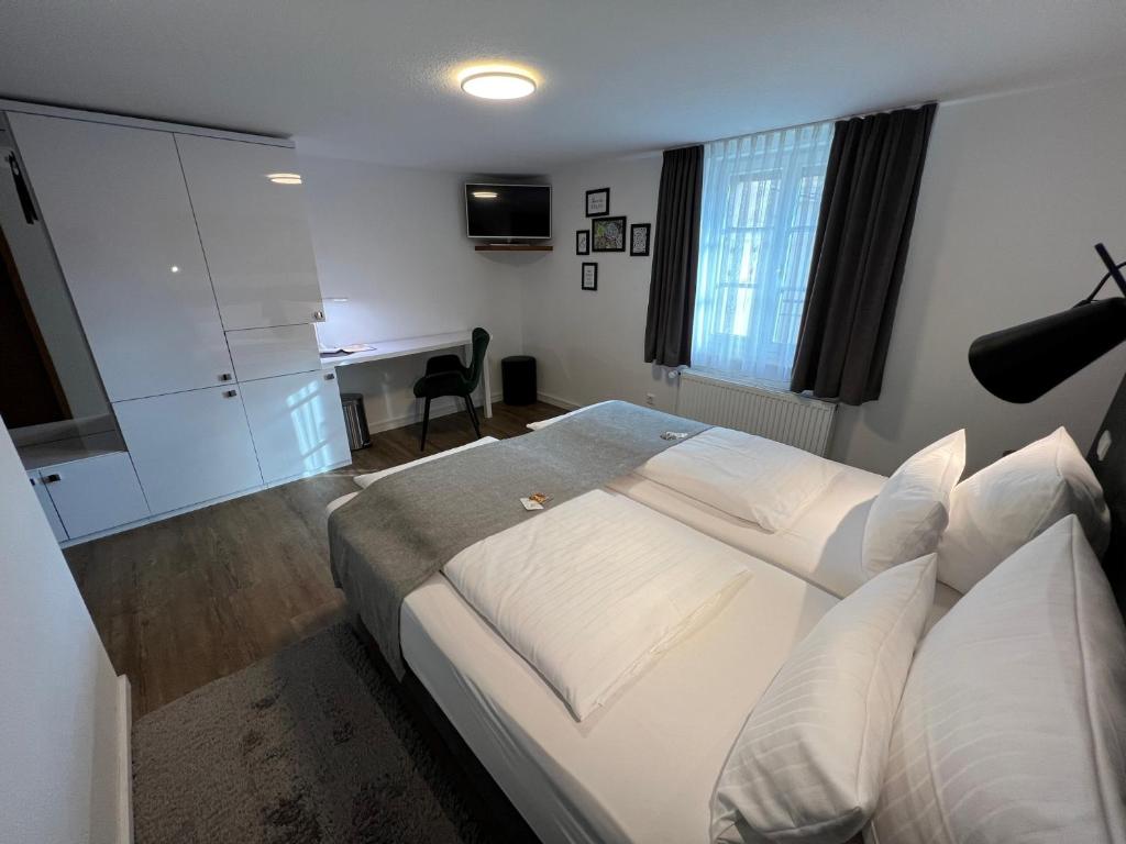 Hotel Restaurant Kreuz Spaichingen - Double Room With Private Bathroom