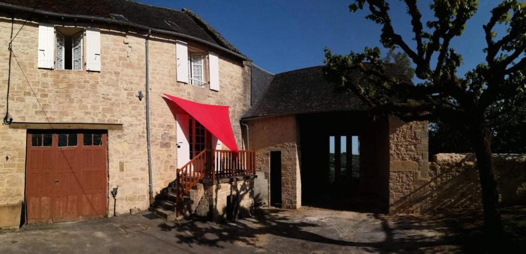 Saint-RobertにあるGîte de France Le colibri 2 épis - Gîte de France 6 personnes MAE-9894のギャラリーの写真