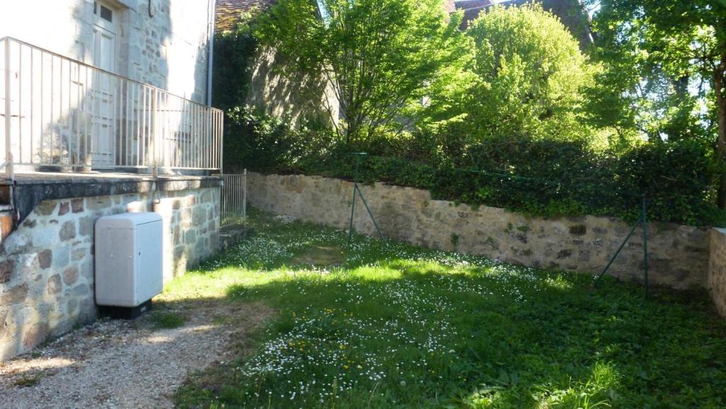 Garden sa labas ng Gîte de France à Curemonte 2 épis - Gîte de France 4 personnes 004