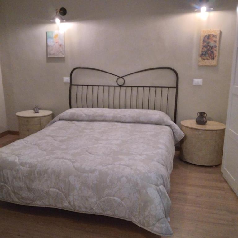 Postel nebo postele na pokoji v ubytování Le Dimore di Lucrezia :La Loggia