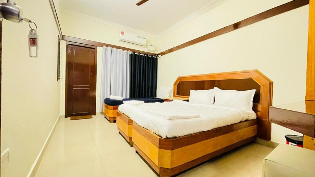 Postel nebo postele na pokoji v ubytování HALF MOON INN