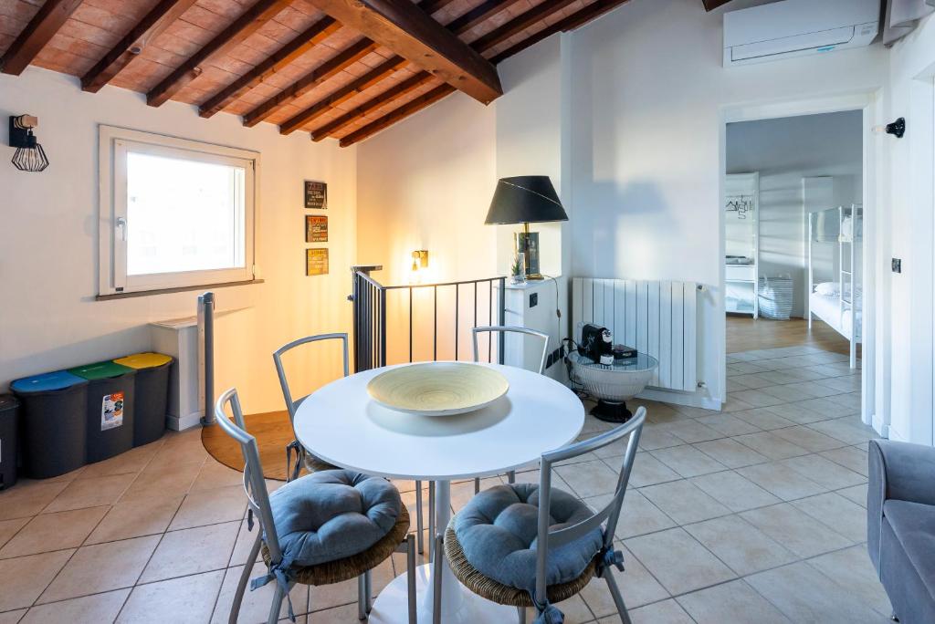 a kitchen and dining room with a table and chairs at AFFITTACAMERE I BIMBI in Livorno