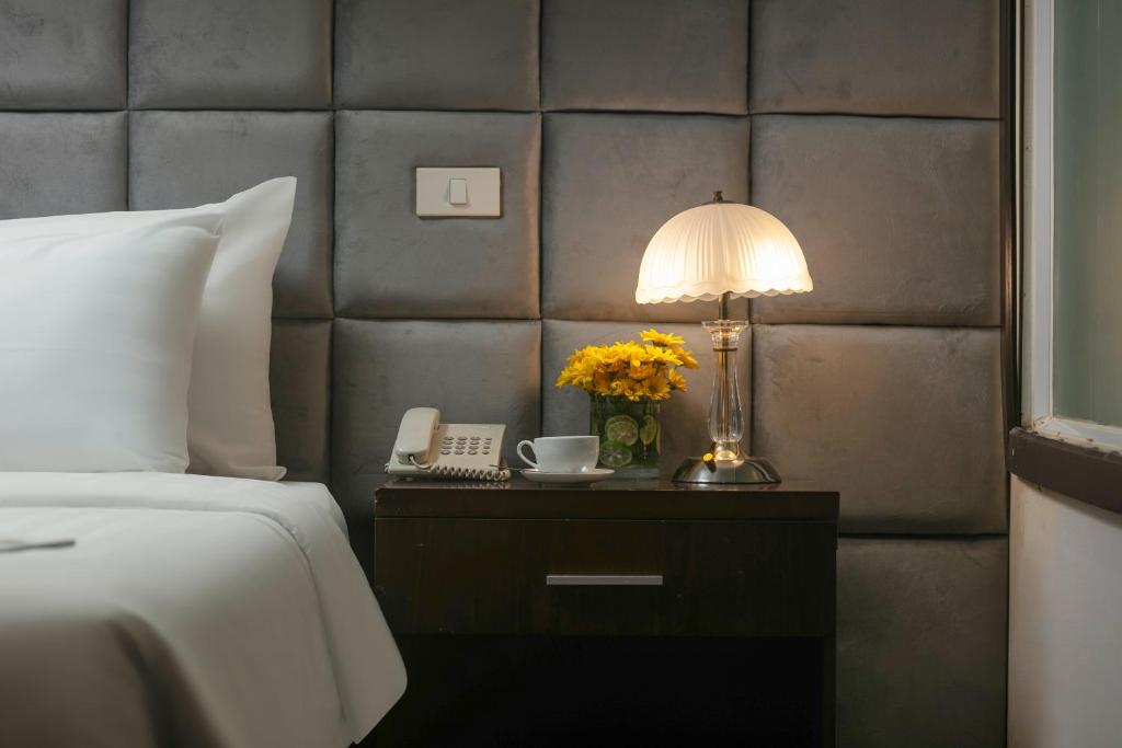 Postel nebo postele na pokoji v ubytování Brilliant Me Tri Hotel & Spa