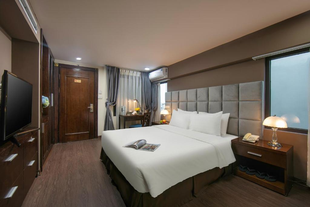 Postel nebo postele na pokoji v ubytování Brilliant Me Tri Hotel & Spa