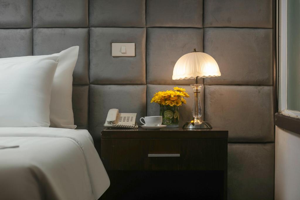 Postel nebo postele na pokoji v ubytování Brilliant Me Tri Hotel & Spa