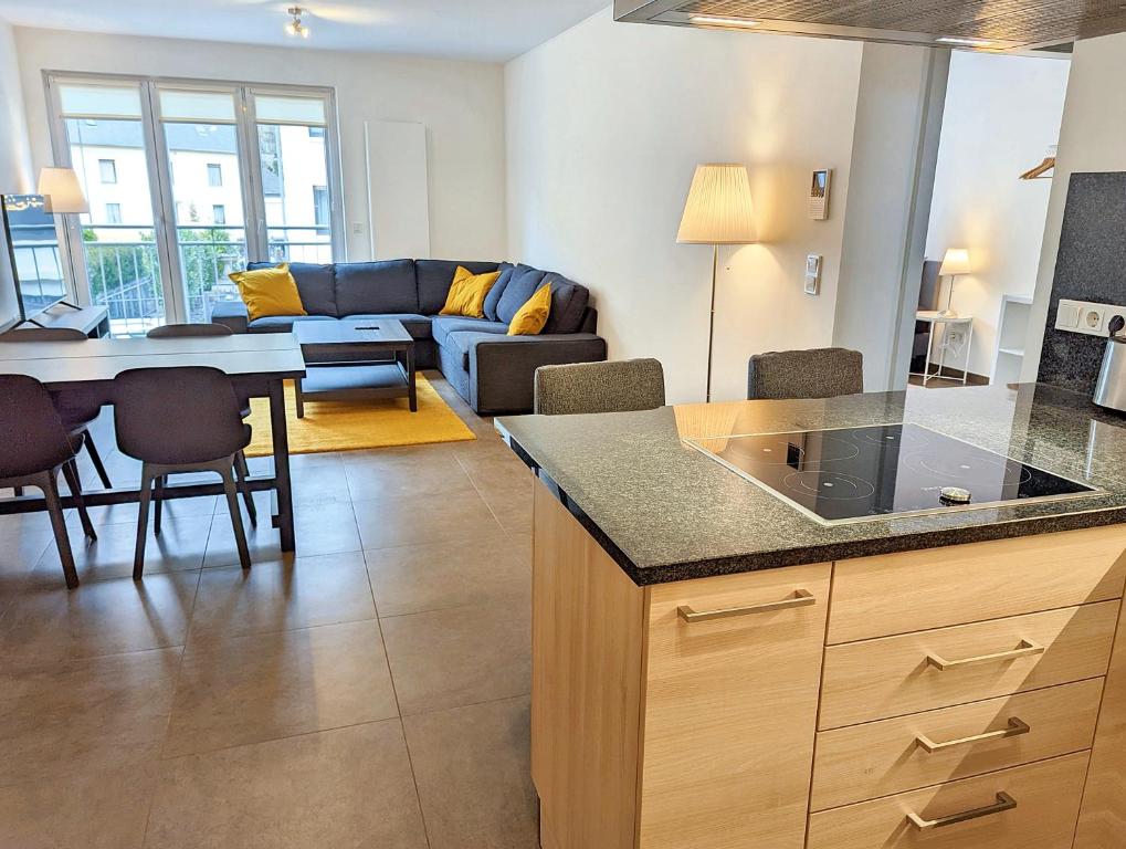 Гостиная зона в 2Bedroom + 2Bathroom With Garage in Lux City