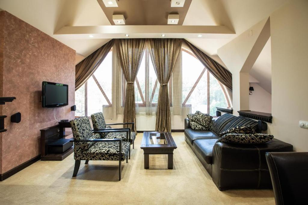 TV a/nebo společenská místnost v ubytování Hotel Vila Lago