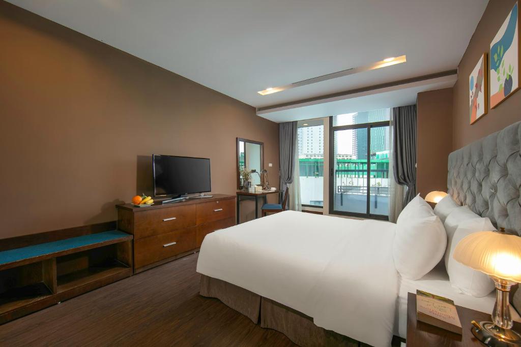 TV a/nebo společenská místnost v ubytování Brilliant Me Tri Hotel & Spa