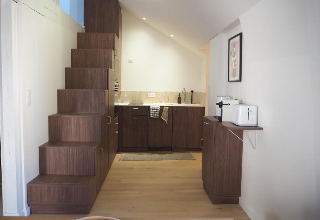 a stairway leading to a kitchen with a sink at Les baleines - hypercentre 2 chambres avec garage et clim - air conditioning in Grenoble