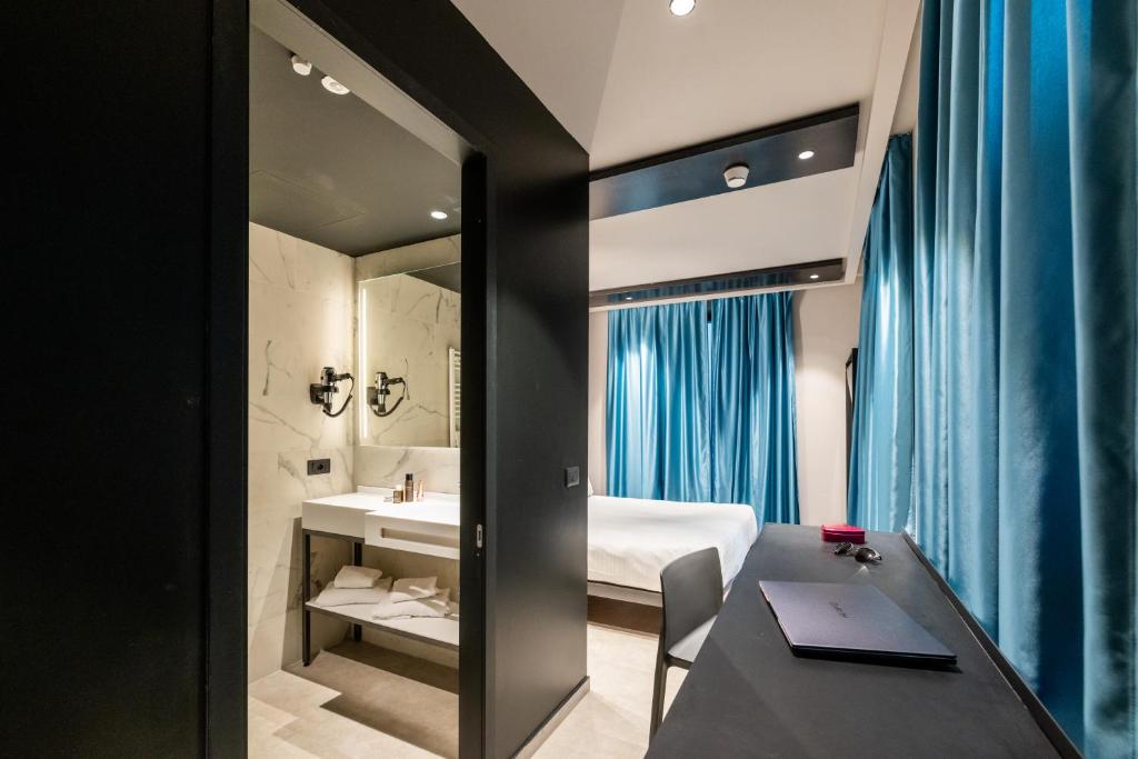 Postel nebo postele na pokoji v ubytování Smart Hotel Central